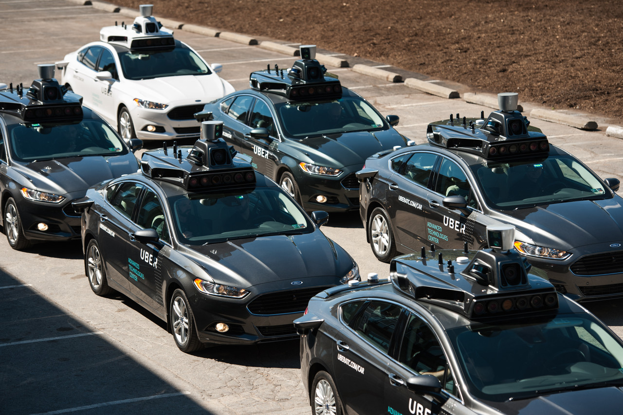 Uber reforça aposta em táxis autônomos mesmo com queda no lucro: o que isso sinaliza para o mercado de seguros?