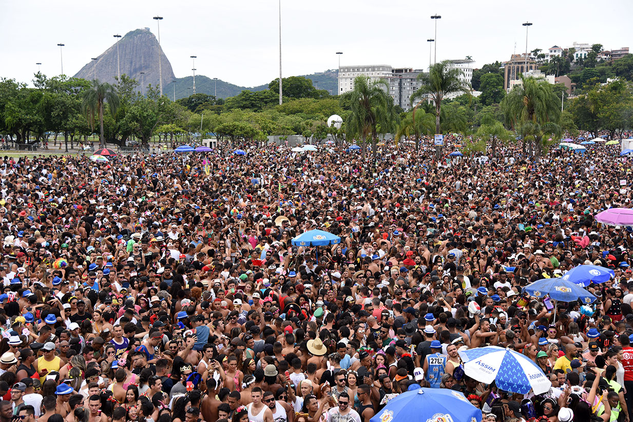 Carnaval 2026: quando a folia encontra o risco e o papel dos seguros na festa das multidões