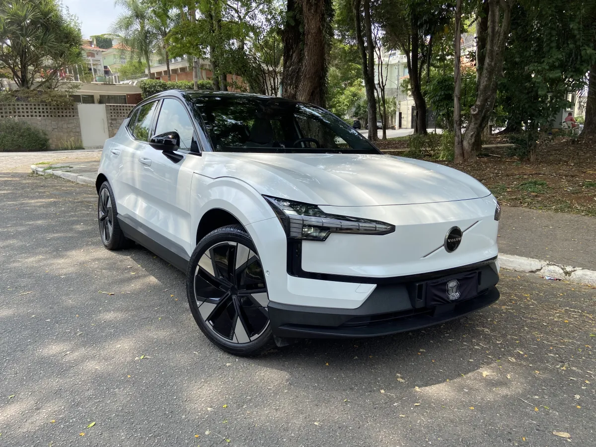 Volvo realiza recall de 40 mil SUVs elétricos EX30 por risco em baterias e reforça desafios para o mercado de seguros automotivos