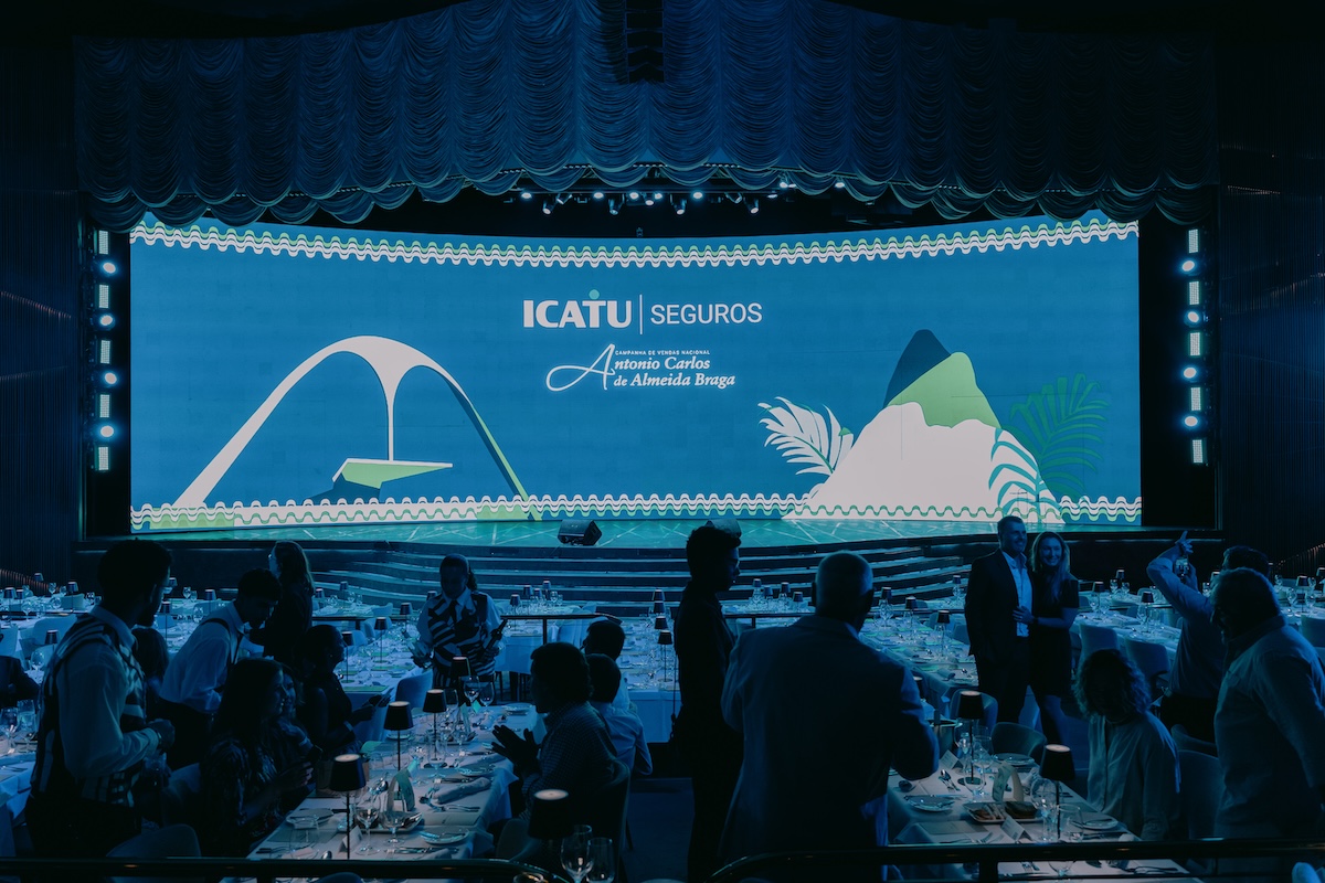 Icatu Seguros leva vencedores do Prêmio Antonio Carlos de Almeida Braga Nacional para o desfile das campeãs na Marquês de Sapucaí, no Rio de Janeiro