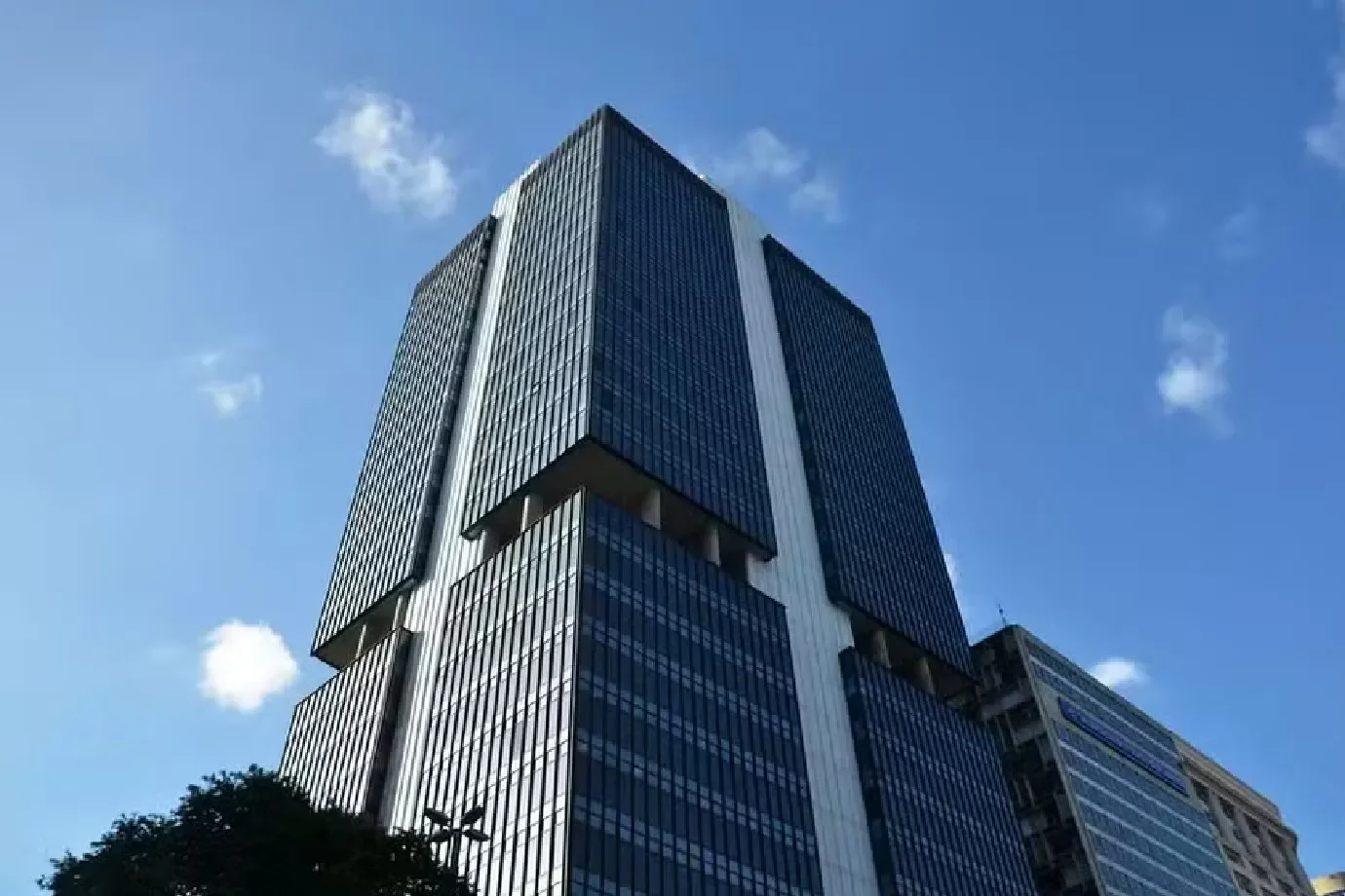 Corte Orçamentário SUSEP: Impactos na Regulação de Seguros 2026
