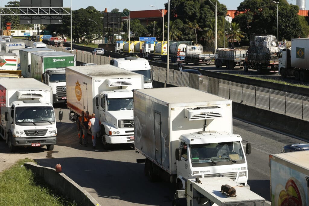 Índice de roubos de carga expõe vulnerabilidades logísticas e cenário fomenta a demanda por seguro RCTR-C