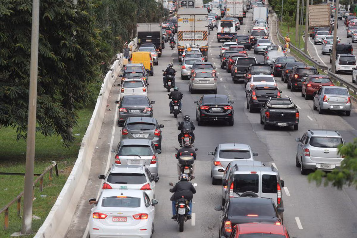 Metade dos donos de motos sem CNH e 40% das mortes no trânsito. Como os seguros podem responder?