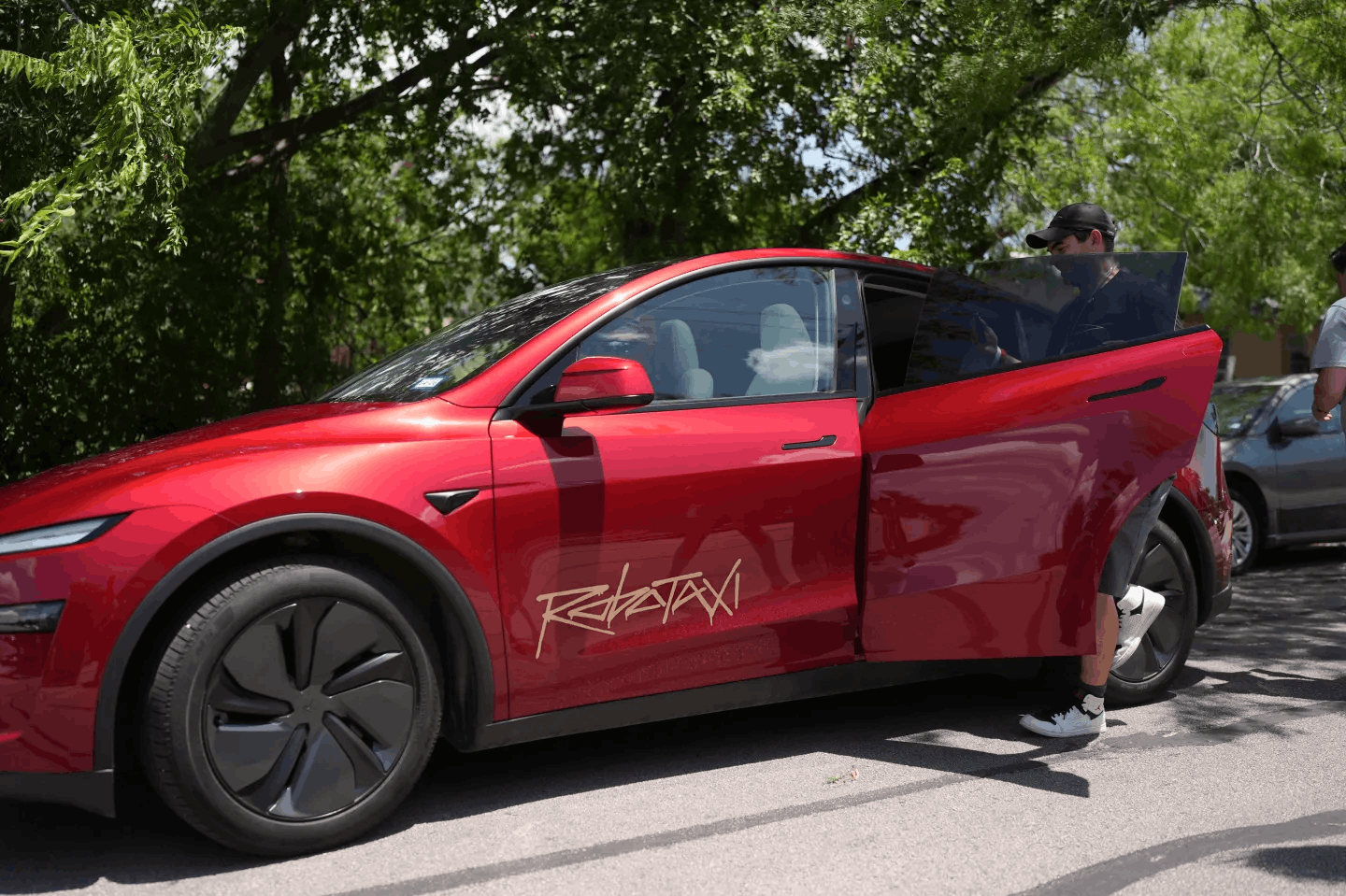 Tesla aumenta investimentos em IA e robotáxis: impactos e como a mobilidade autônoma transforma o futuro dos seguros 