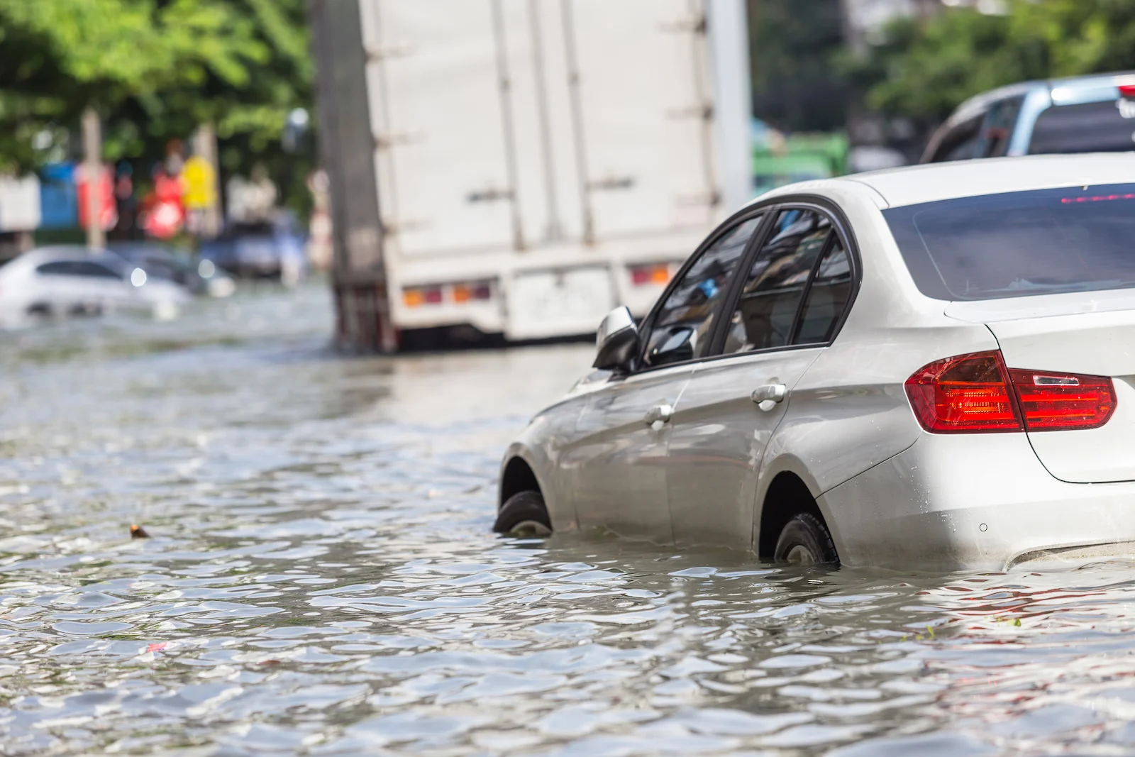 Seguros automotivos e desastres naturais: entenda como as coberturas protegem contra danos causados por fatores climáticos