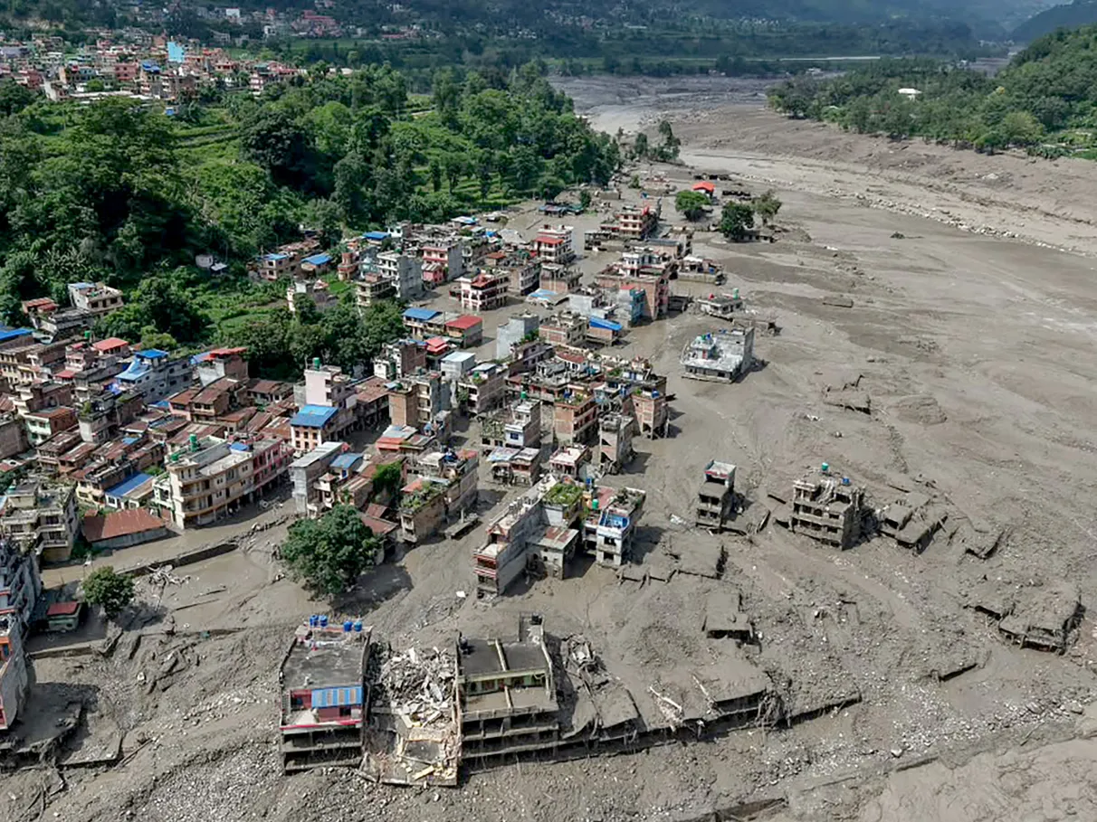 Seguro viagem e gestão de riscos climáticos ganham relevância após avalanche devastadora no Nepal