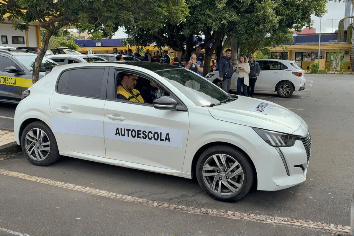 Uso de carro particular na formação de condutores abre nova discussão para o seguro auto
