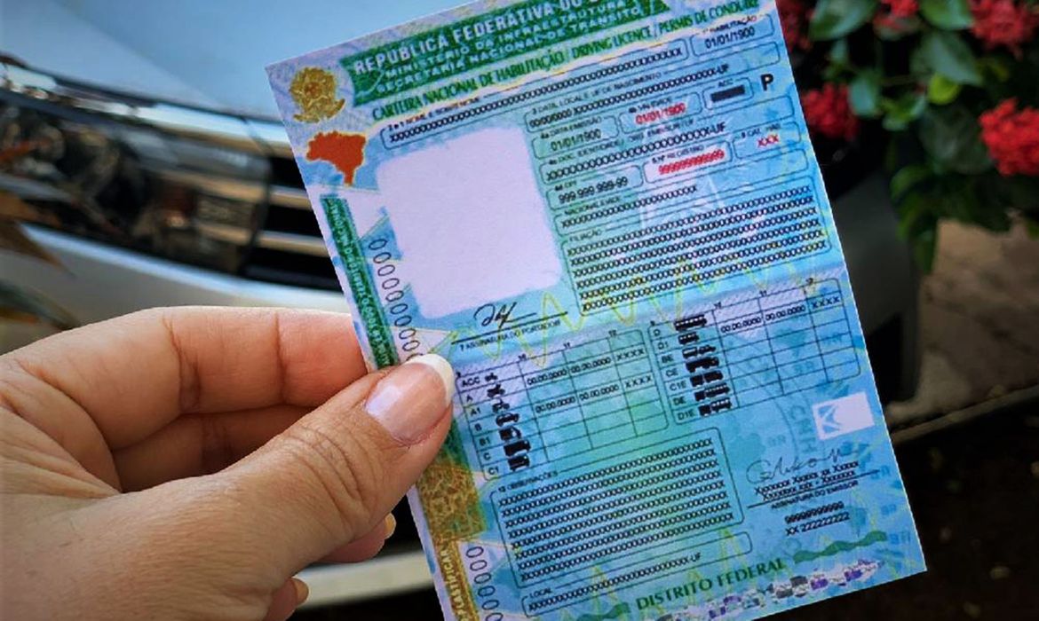 Mudanças nas regras da CNH impulsionam crescimento de 216% nos pedidos de primeira habilitação em 2026: oportunidades e desafios para o mercado de seguros