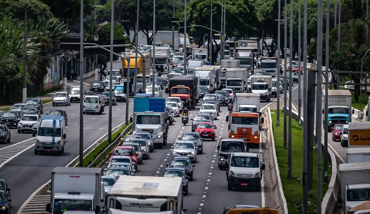 Seguro auto chega ao menor nível da série histórica; moto também cai, mas segue mais volátil