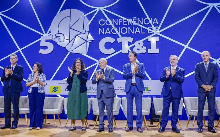 Nova lei regulatória pode impactar avanço da IA no Brasil e desafiar inovação no mercado de seguros