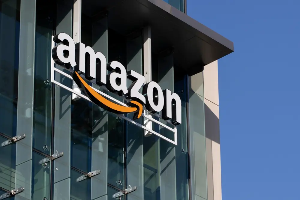 Amazon lança anúncio promovendo seguros no Reino Unido
