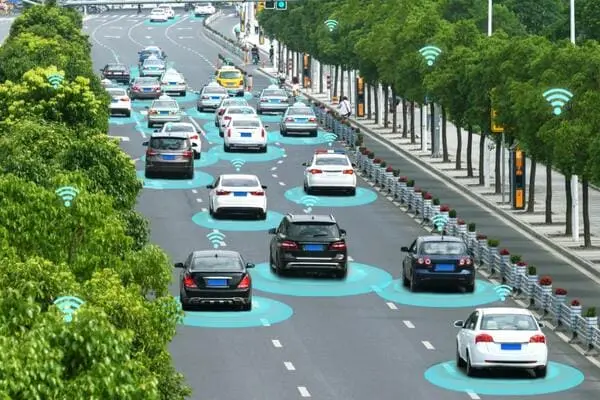 Como as seguradoras de automóveis estão usando tecnologia e dados para tornar as estradas mais seguras