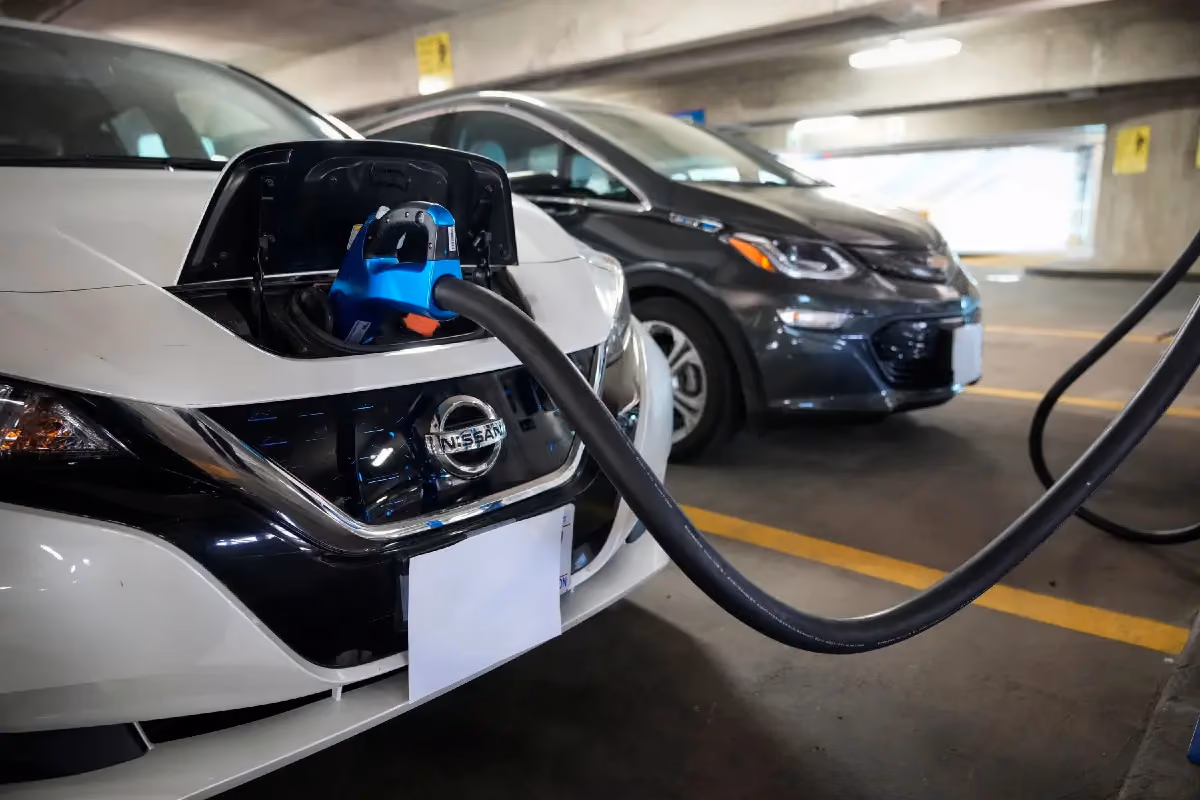 Seguro para carro elétrico: franquia cara e poucos pontos de recarga; como funciona?