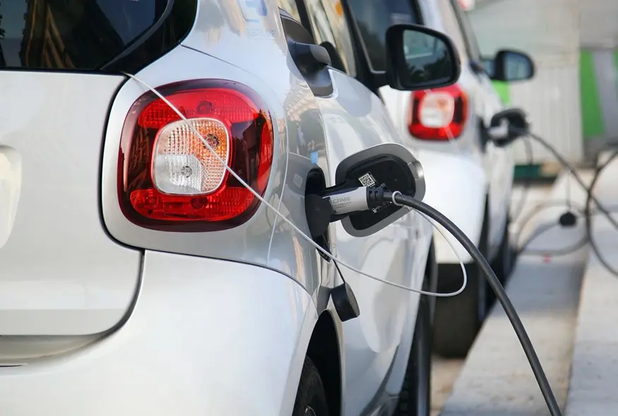 Seguro Auto para veículos elétricos custam o dobro no Reino Unido