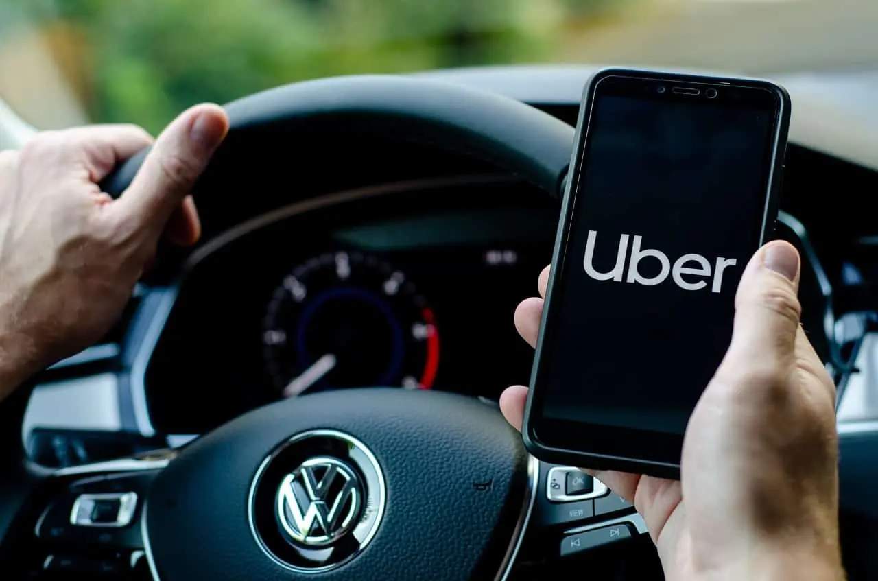 Insurtech faz parceria com Uber para lançar produtos de seguro para motoristas