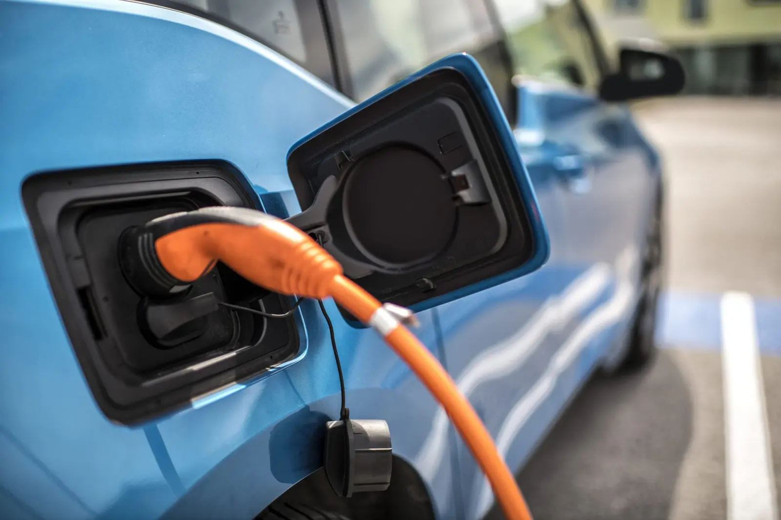 Seguros de carros elétricos têm regras específicas