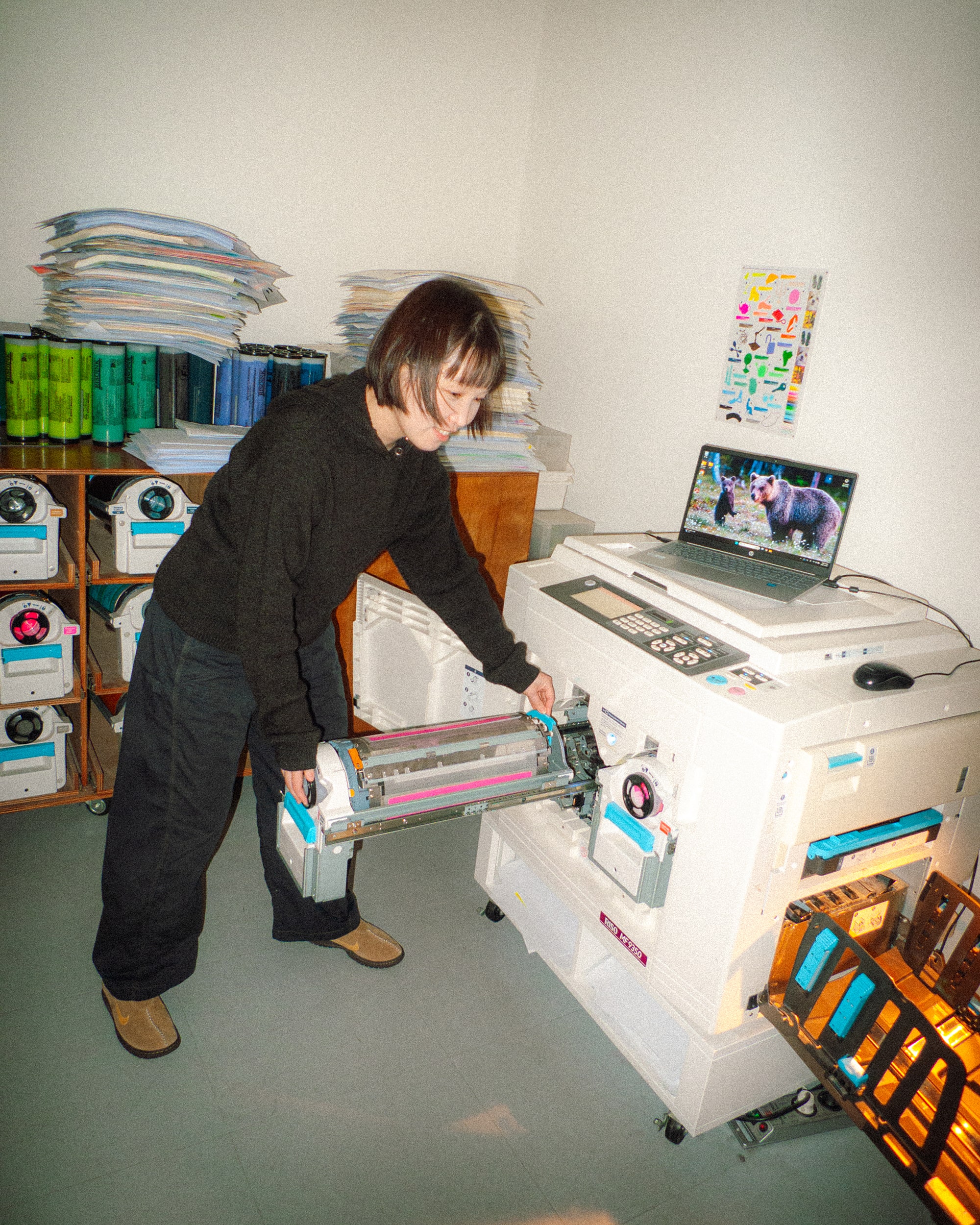 장동련 교수의 프로필 사진 이미지. 회색 배경 앞에 인물이  배치되어있다.