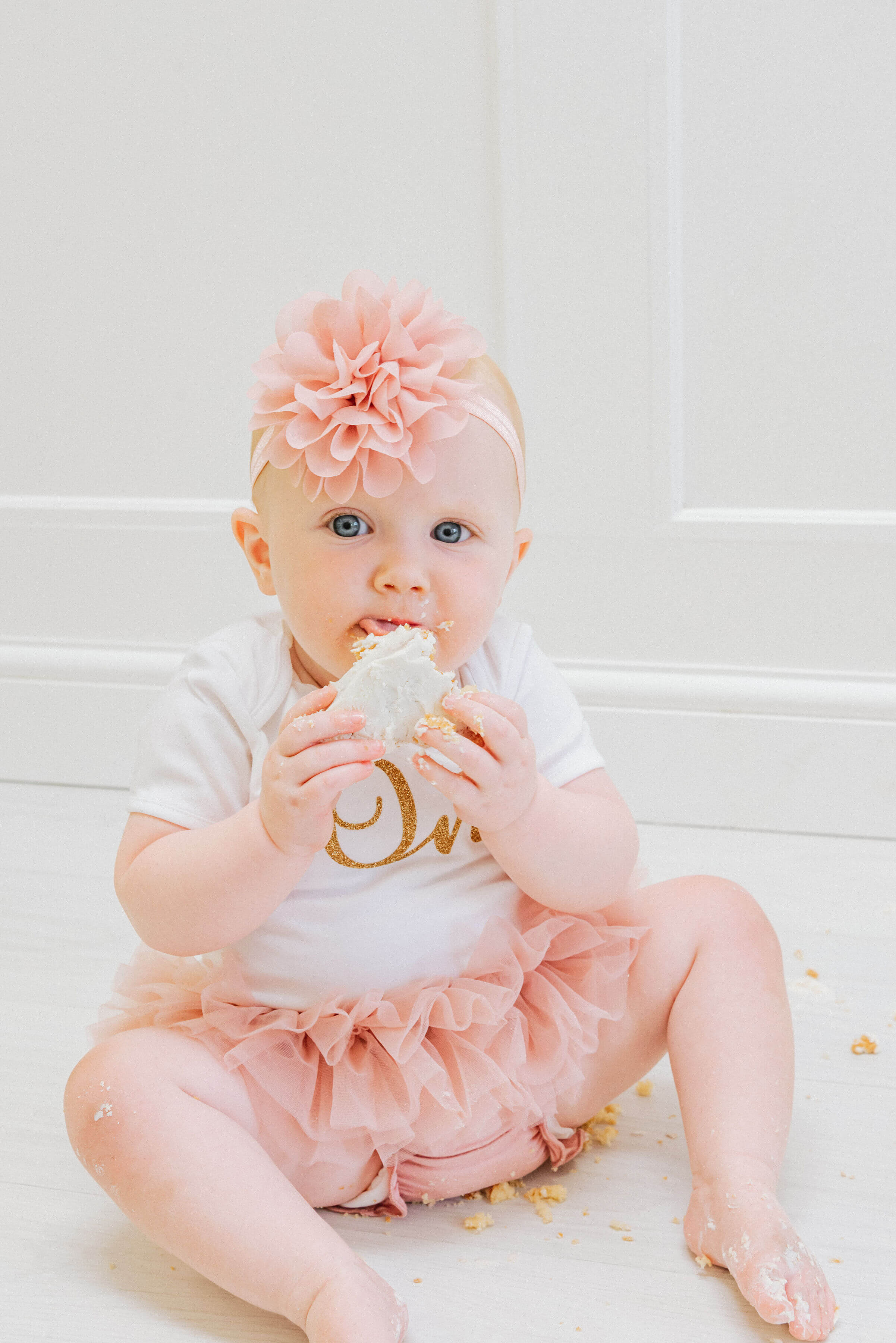 Baby Delilah messily eating her cake, shot by Gemma Randall ©