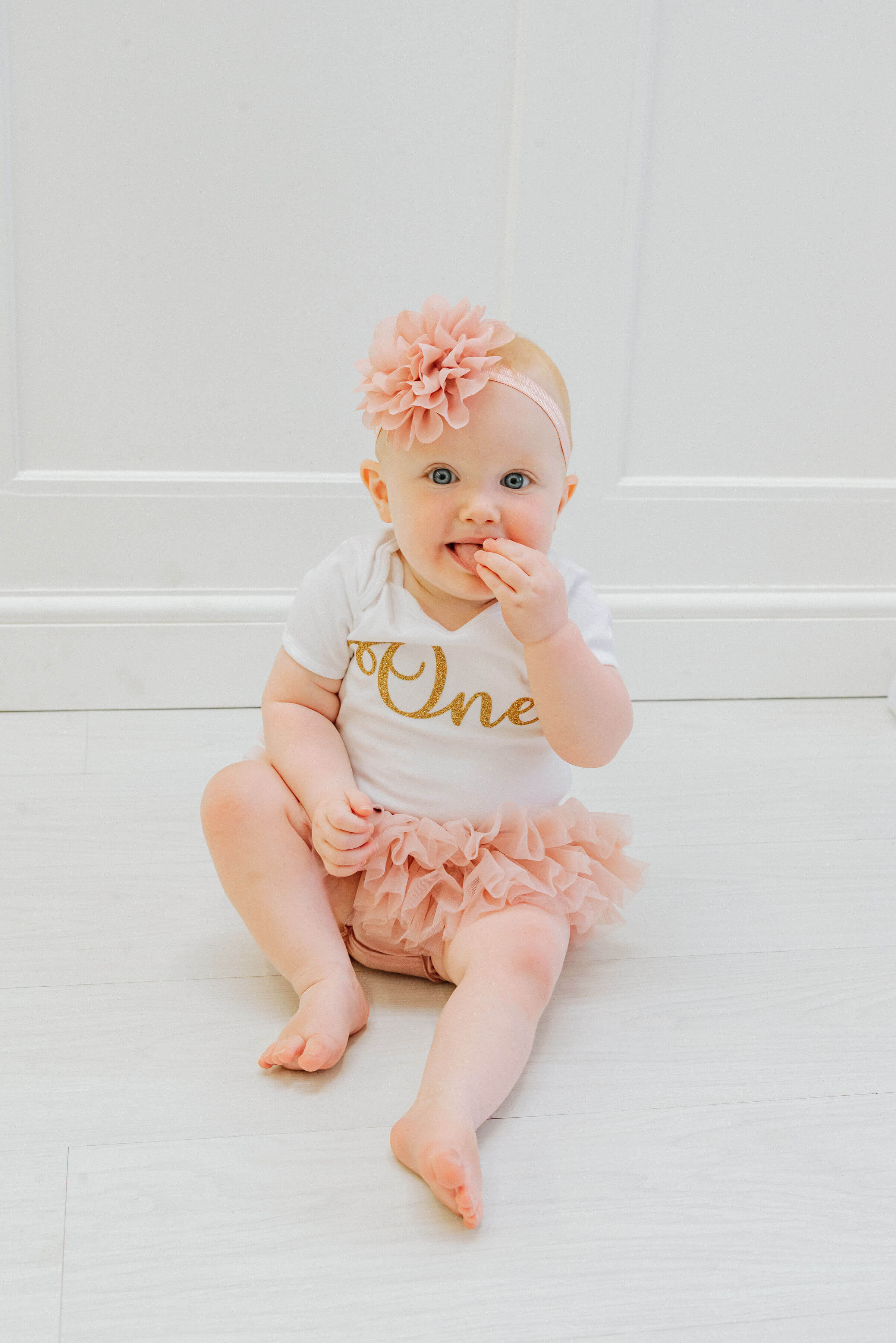 Baby Delilah's first birthday cake smash, shot by Gemma Randall ©