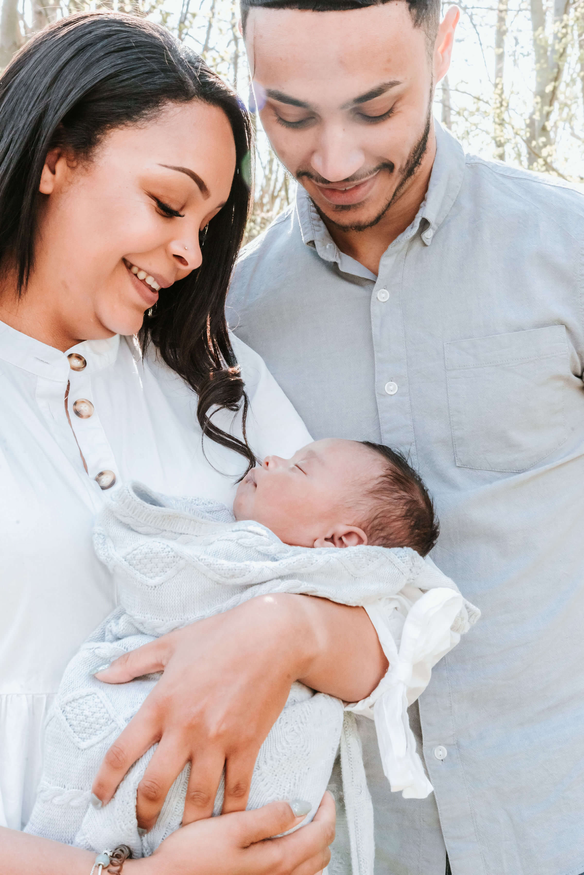 Aaron & Sophie gazing at Baby Ovie, shot by Gemma Randall ©