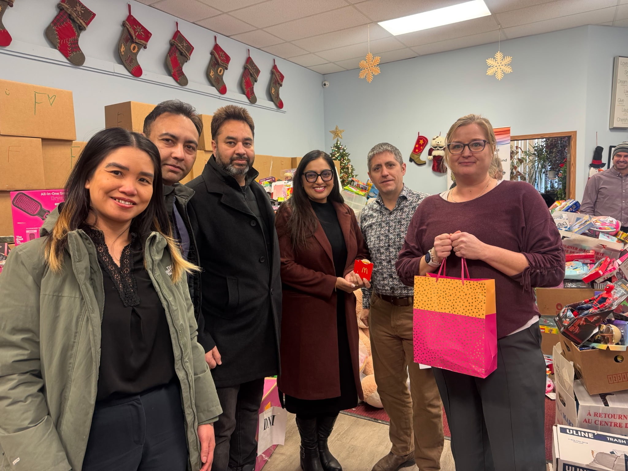 Group photo with McDonald’s local owner-operators during a holiday support and volunteer activity.