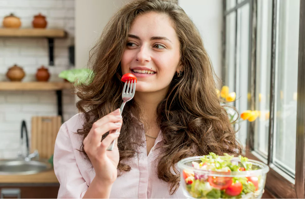 How Mindful Eating Can Complement Mindful Drinking Practices