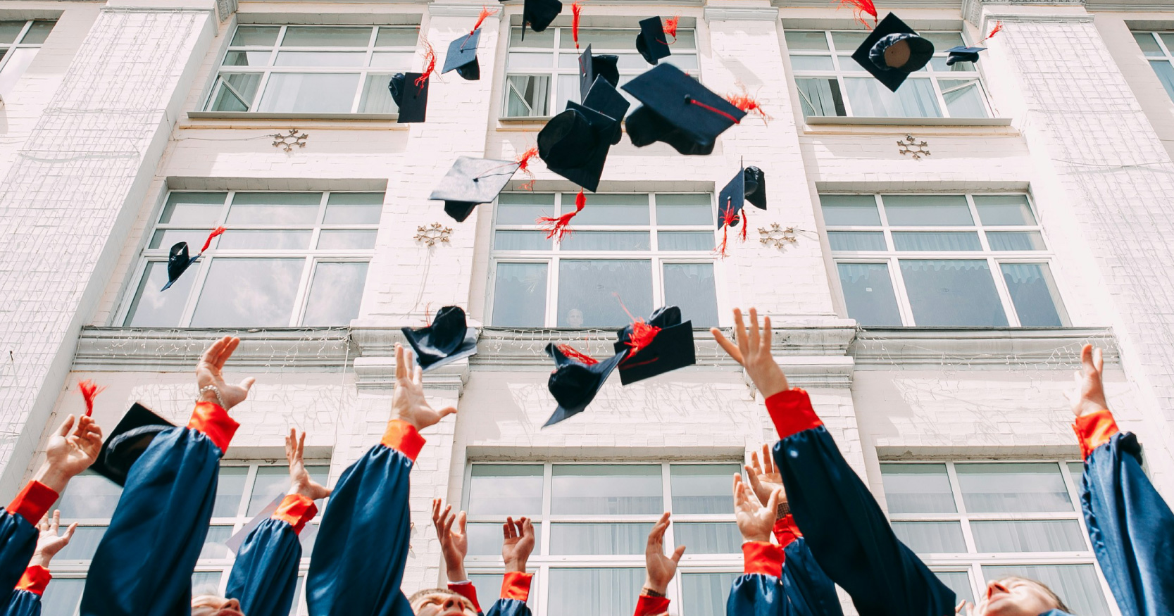 Our 2024 Graduation Gift Guide: Find the Perfect Gift