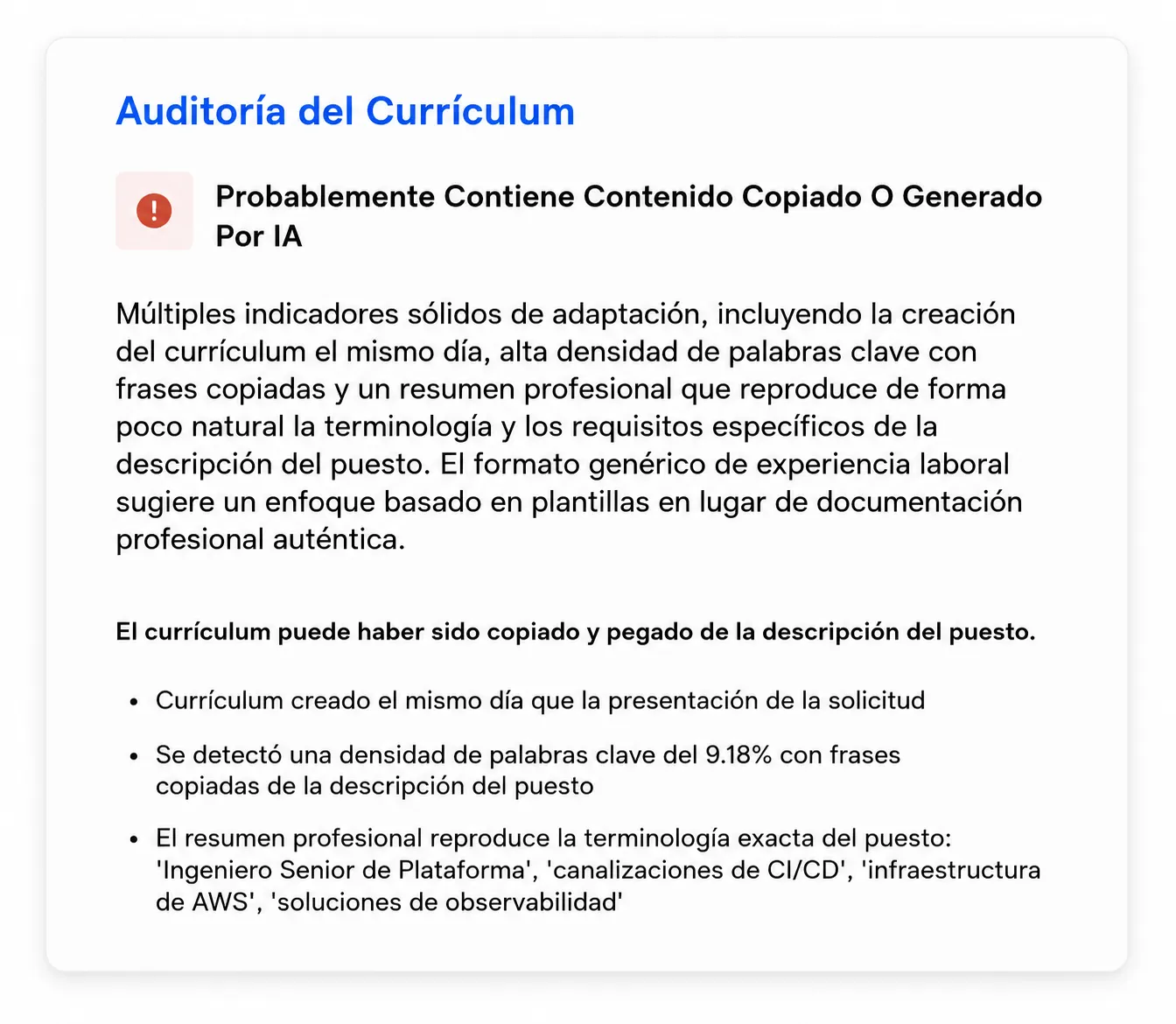 Interfaz de auditoría de currículum que destaca posible contenido copiado o generado por IA, preocupaciones sobre coincidencia de palabras clave y detalles del análisis de calidad del currículum.
