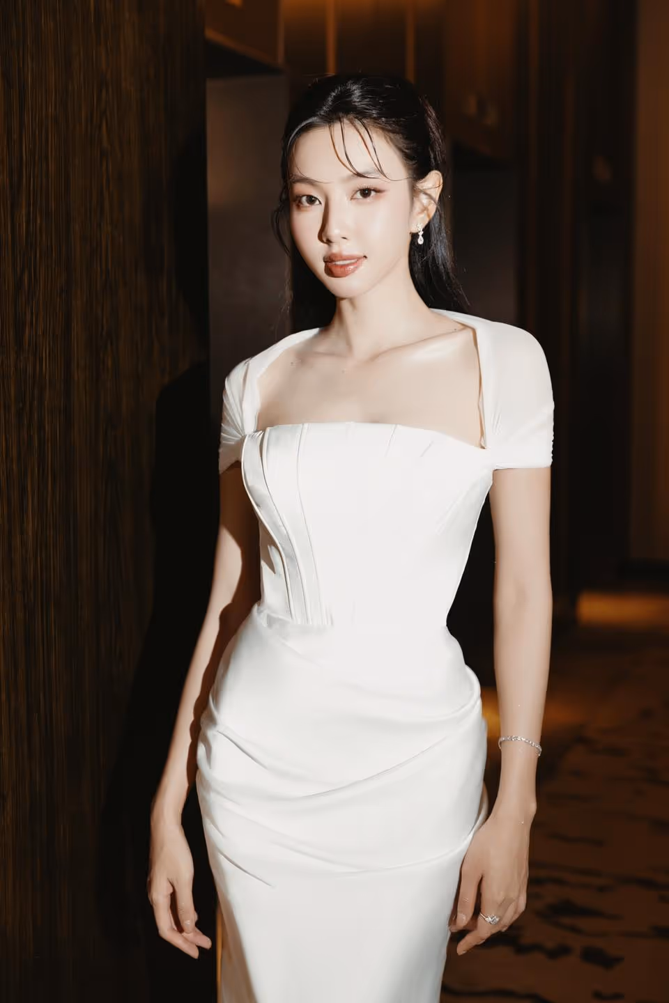 WHITE PLAN X HOA HẬU THUỲ TIÊN