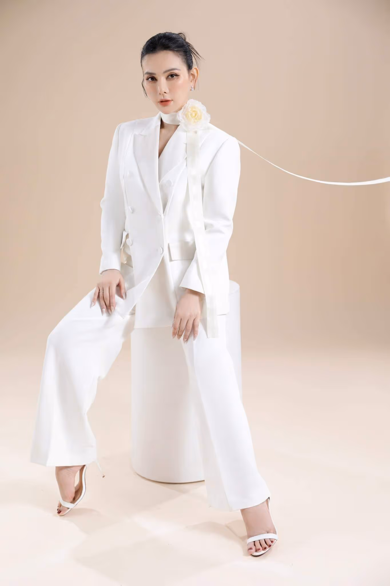 WHITE PLAN X THU THUỶ