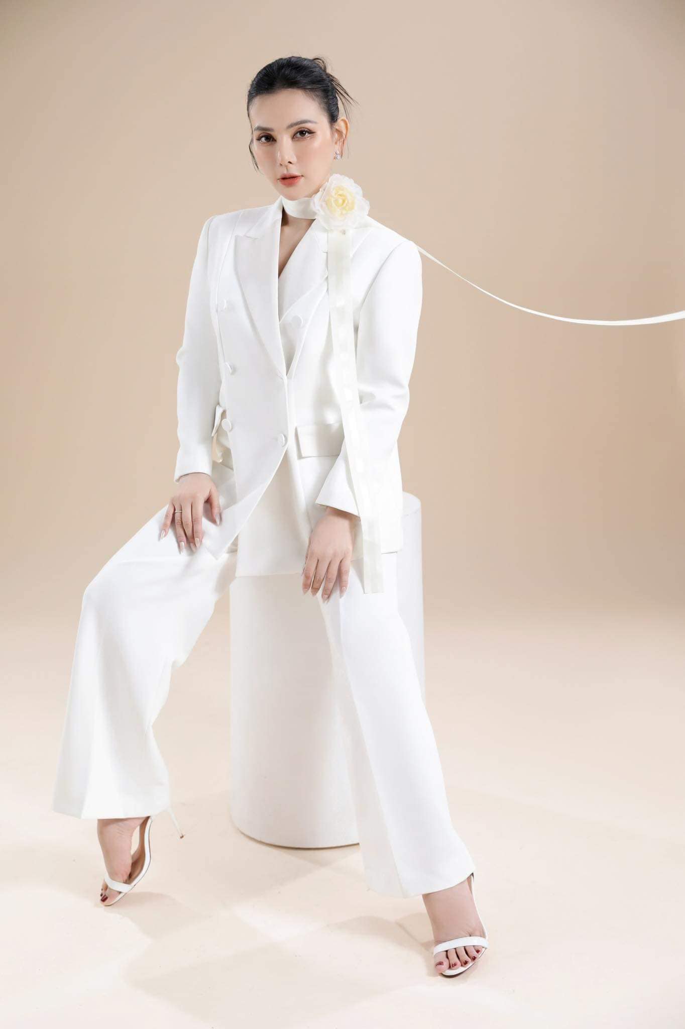 WHITE PLAN X THU THUỶ