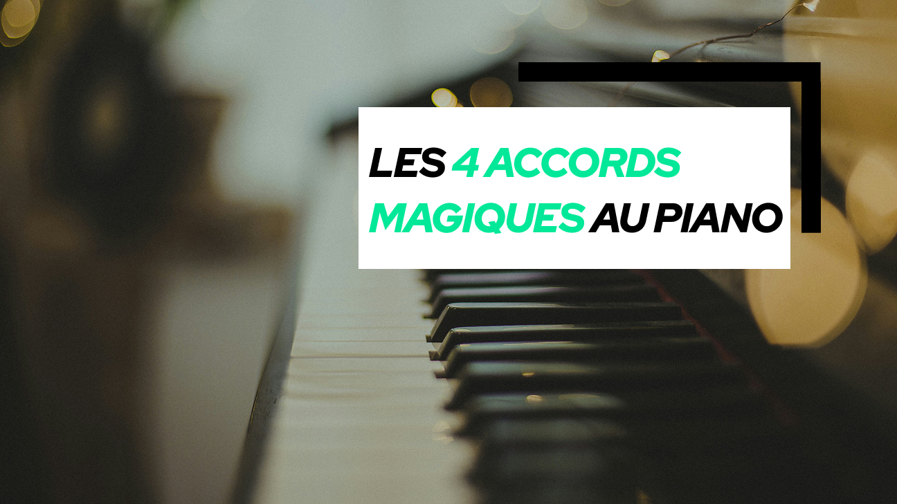 Piano avec texte "Les 4 accords magiques au piano" . Photo de @ebuenclemente