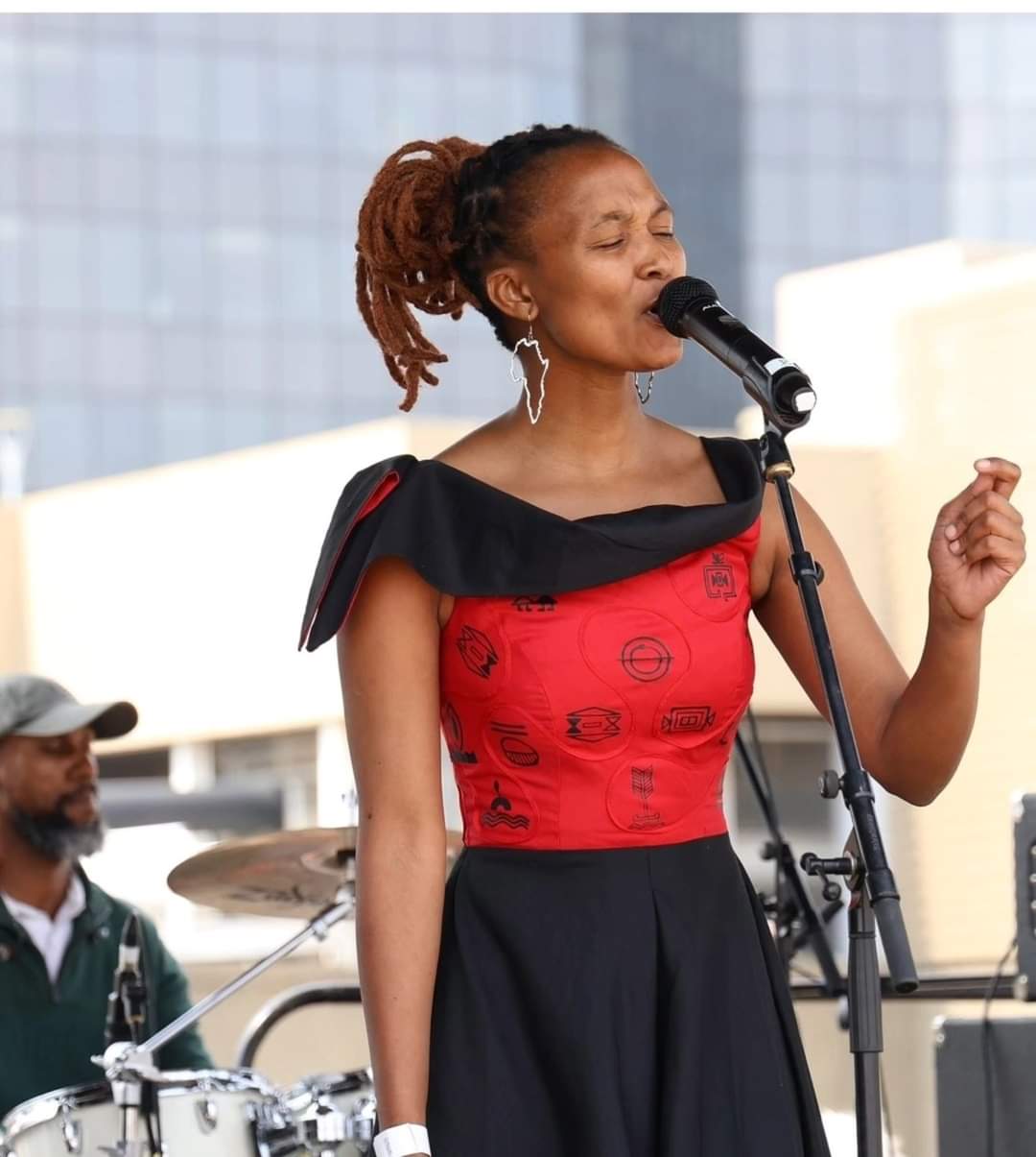 Zintle NeAhtah Mbuyazwe