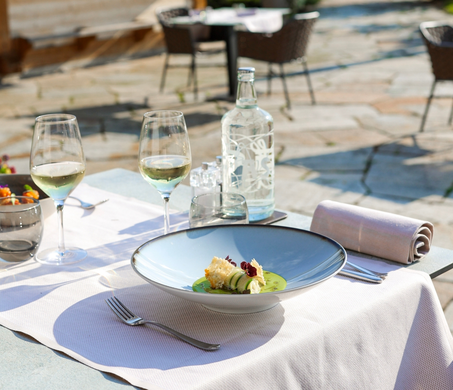 Terrace and dining area of Chalet RoyAlp in Villars-sur-Ollon, Le refuge du Royalp