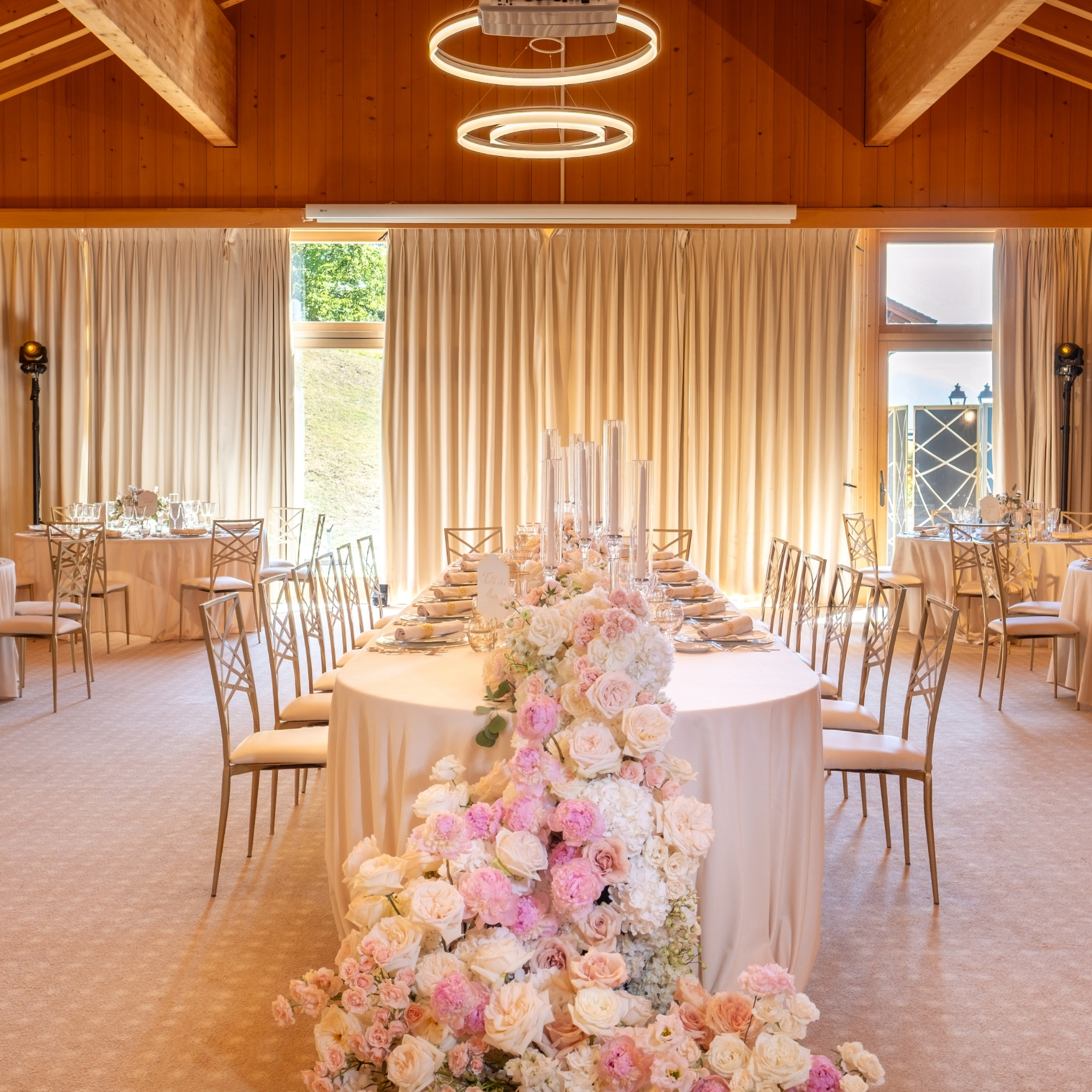 Table decorated for a wedding with bouquets of roses on the table