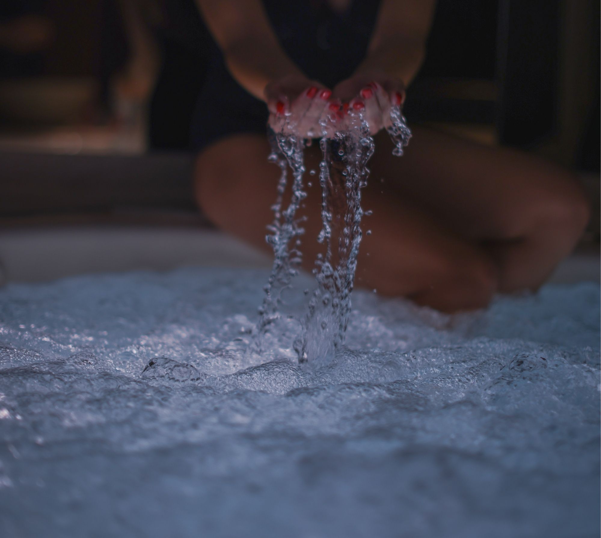Fire on the stones for a relaxing moment at the Chalet RoyAlp's private spa