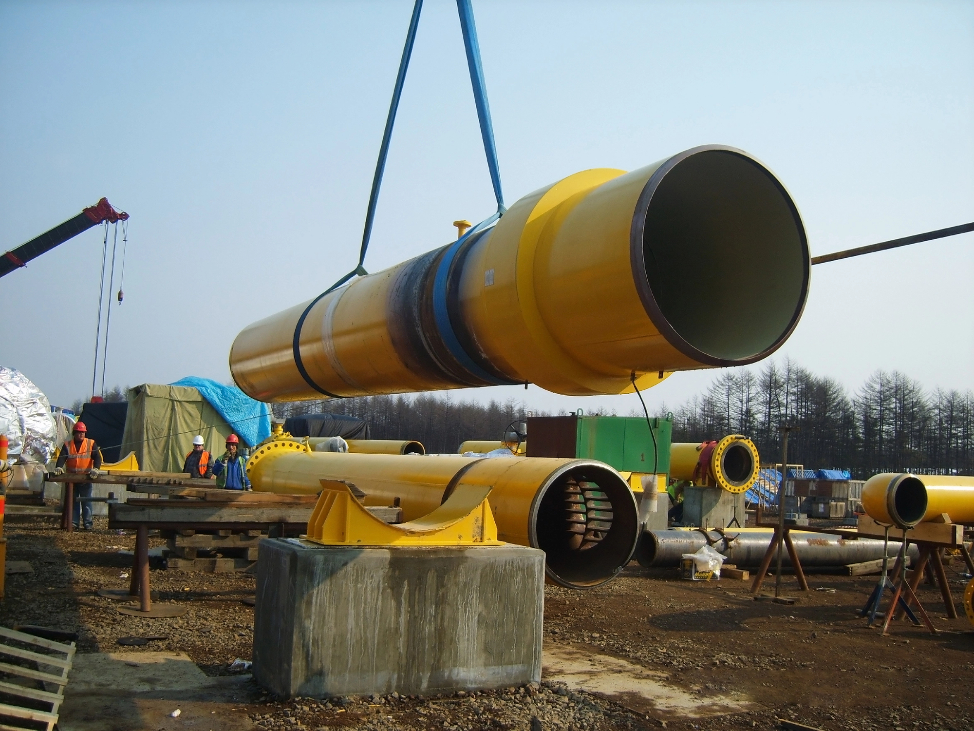 How Heavy Haul Trucking Supports Construction and Infrastructure Projects
