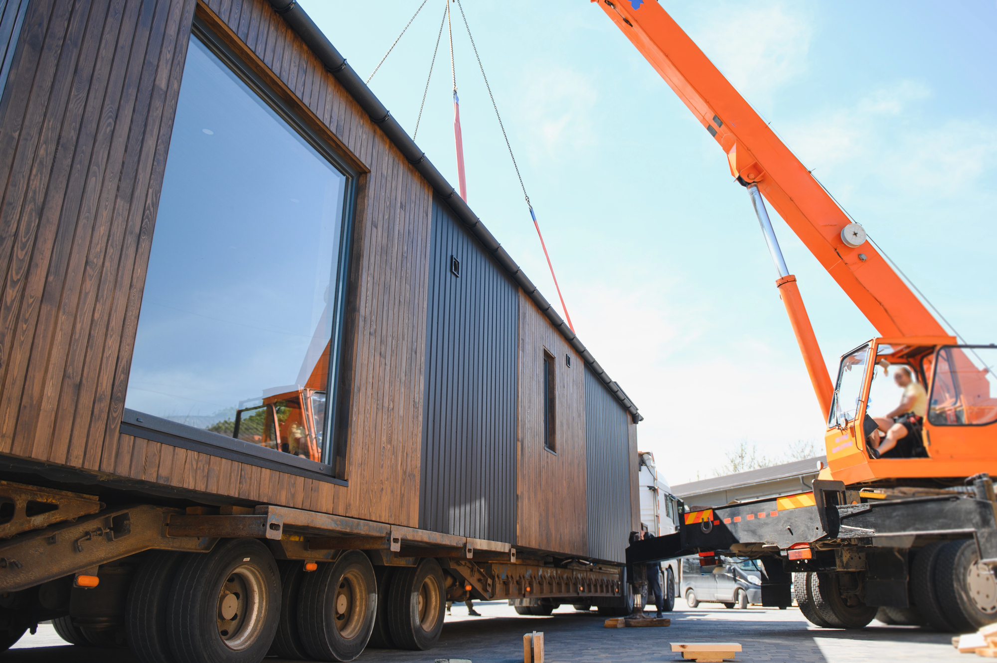 When Do You Need Crane and Rigging Services?
