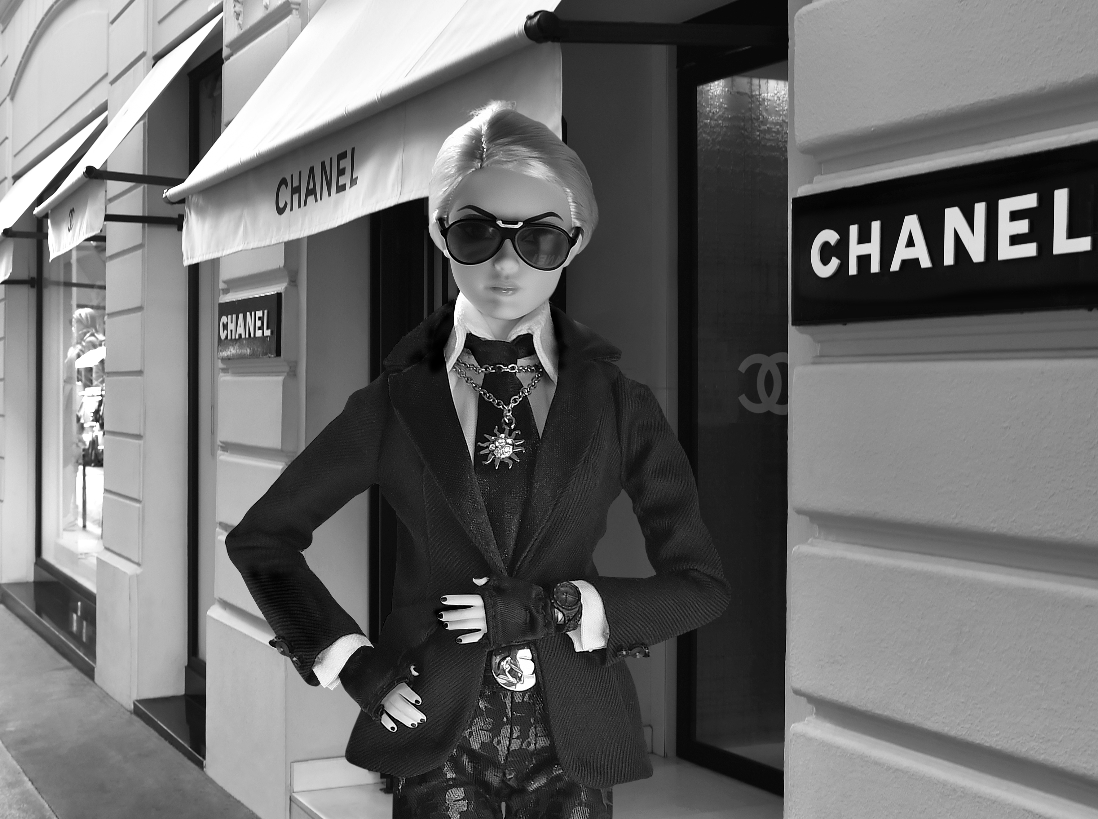 Barbie Karl Lagerfeld - Rue Cambon Paris