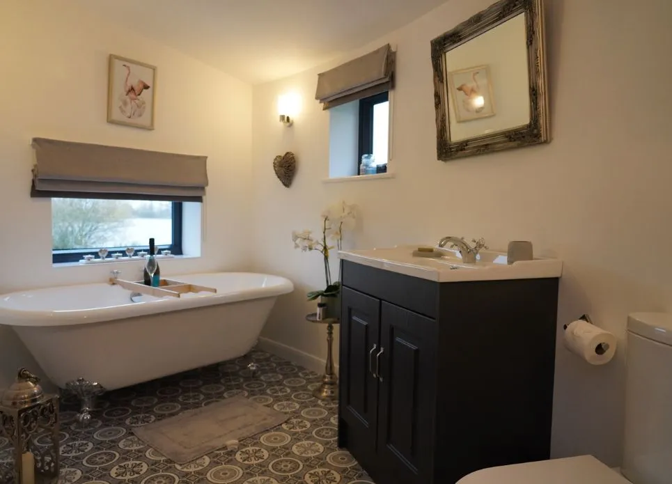 bath in luxury lodge