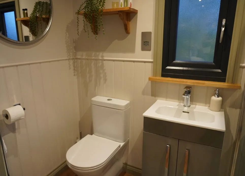 modern bathroom in shepherds hut