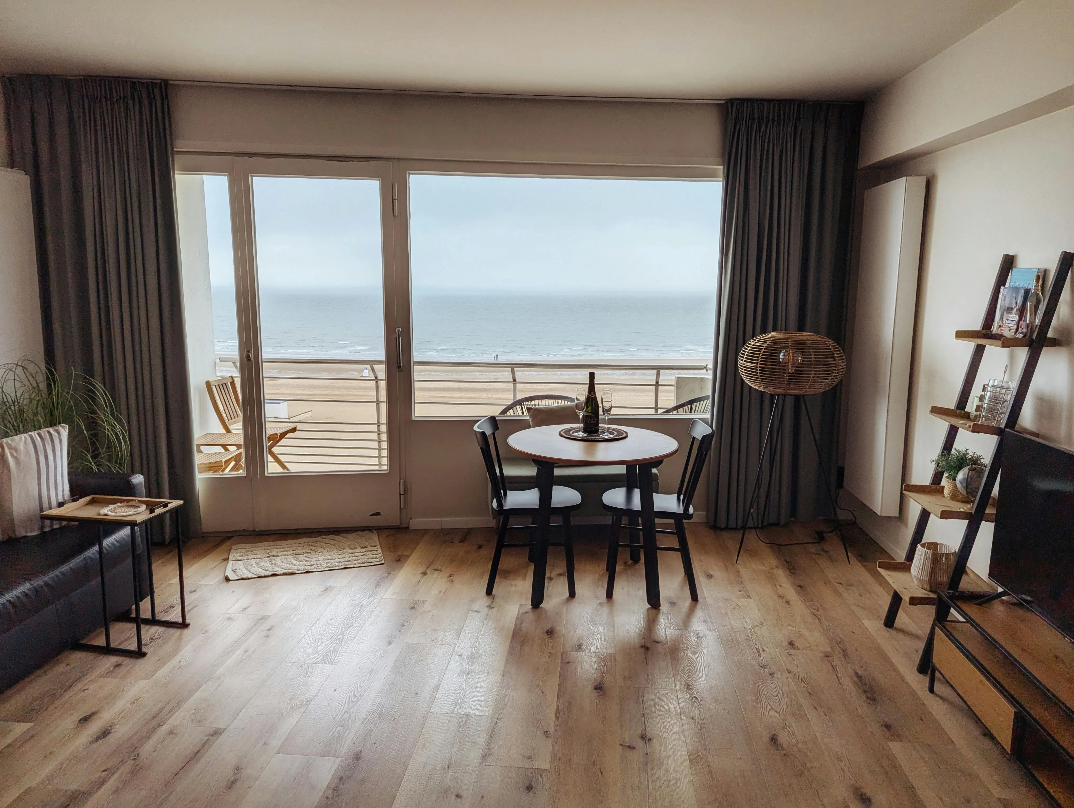 Why Pet-Friendly Airbnbs Are Exploding in 2025