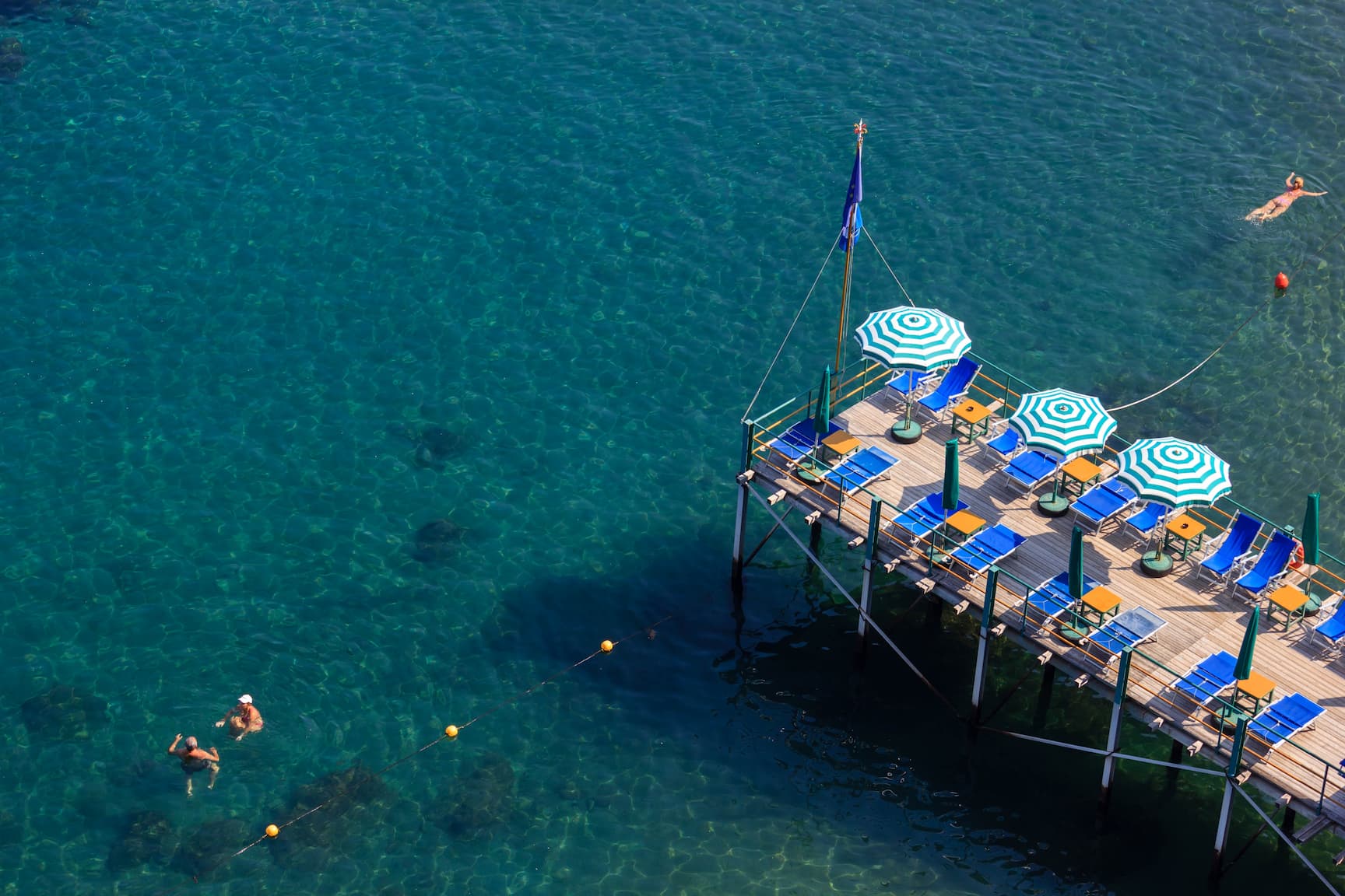 6 Best Pool Lounge Chairs for Airbnbs and Vacation Rentals