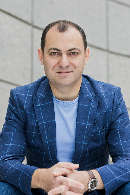 Mahir Iskender's headshot