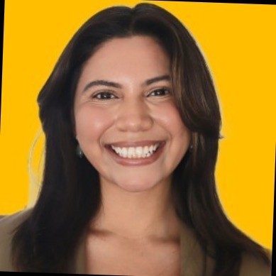 Claudia's headshot