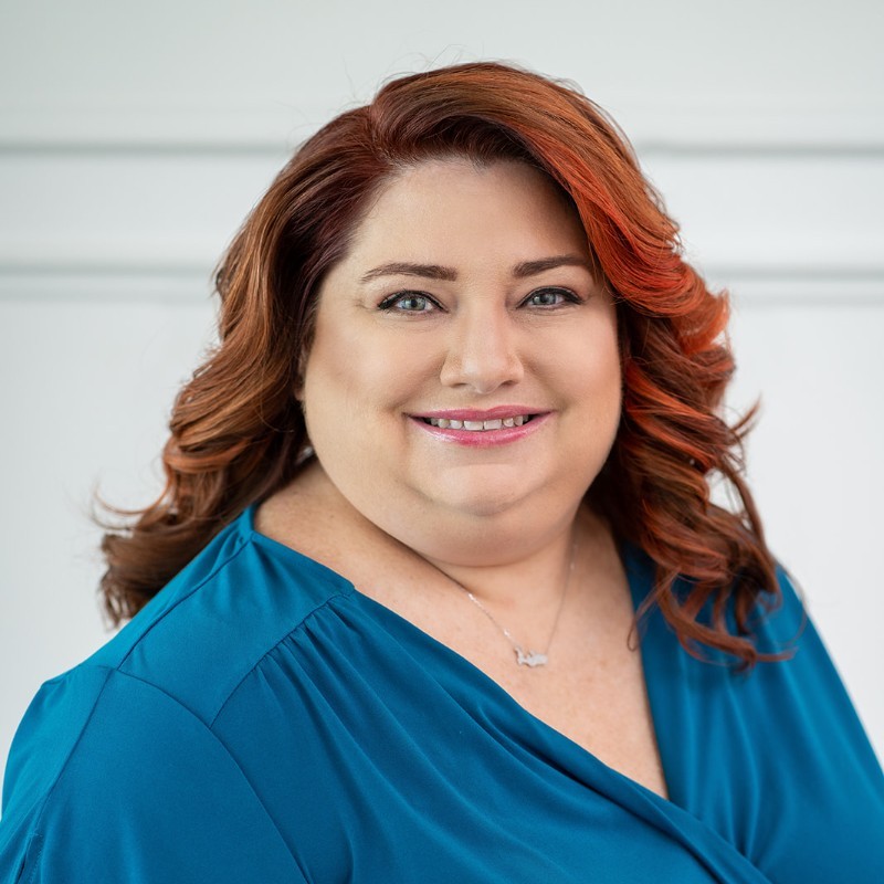 Lynne's headshot