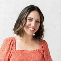 Dana's headshot