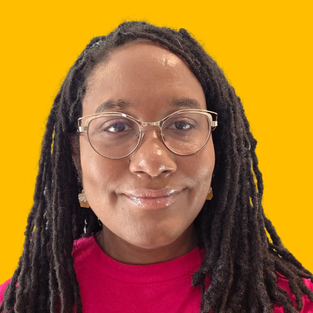 Cenitoria's headshot against a yellow background