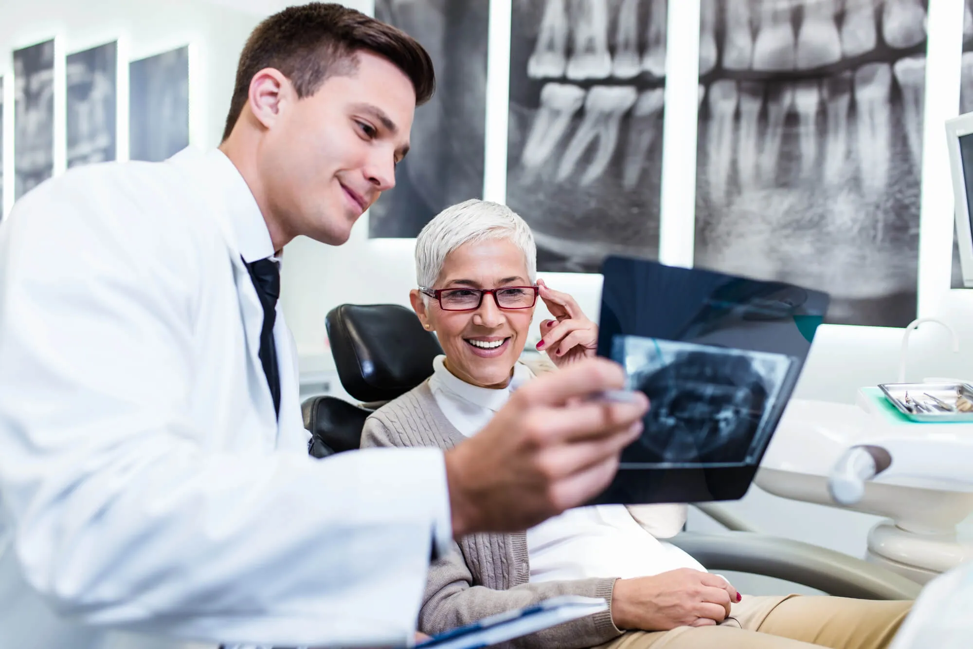 dentist victoria park showing patient an xray image