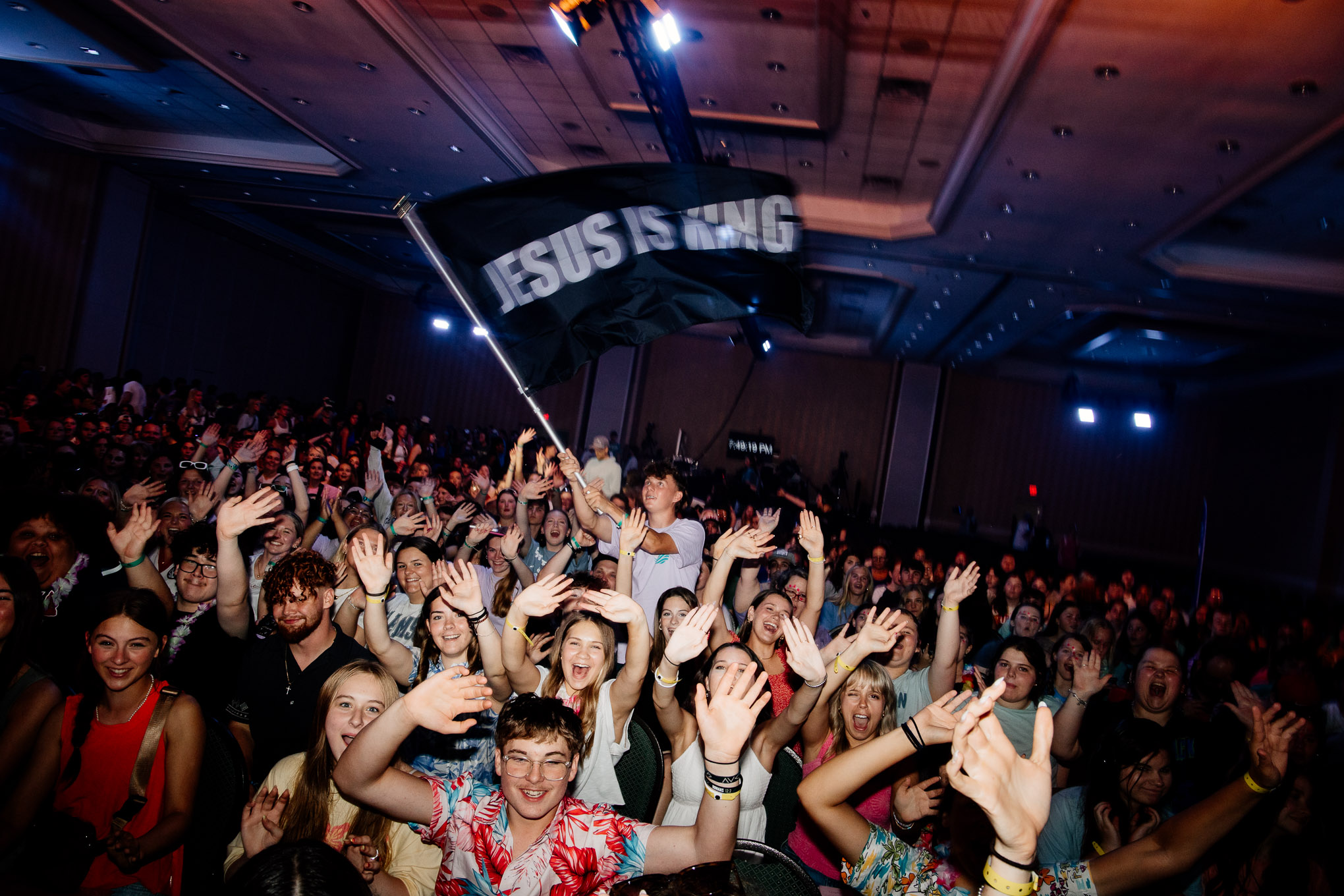 Students worship together during a BigStuf main session